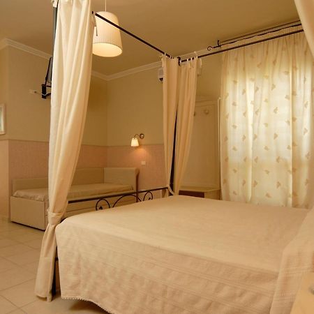 Hotel Mocambo piscina e spiaggia San Benedetto del Tronto Esterno foto