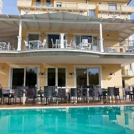 Hotel Mocambo piscina e spiaggia San Benedetto del Tronto Esterno foto
