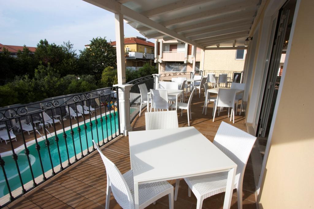 Hotel Mocambo piscina e spiaggia San Benedetto del Tronto Esterno foto