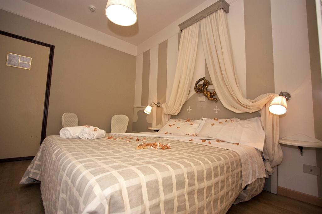 Hotel Mocambo piscina e spiaggia San Benedetto del Tronto Esterno foto
