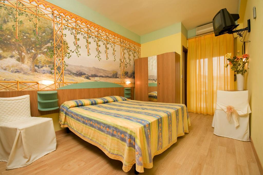 Hotel Mocambo piscina e spiaggia San Benedetto del Tronto Camera foto