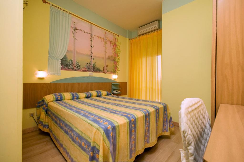 Hotel Mocambo piscina e spiaggia San Benedetto del Tronto Camera foto