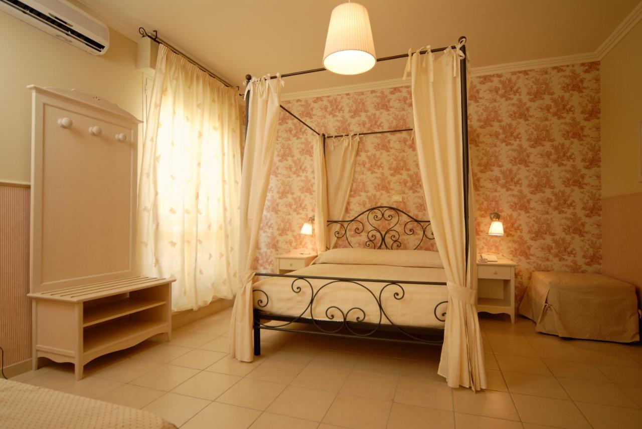 Hotel Mocambo piscina e spiaggia San Benedetto del Tronto Esterno foto