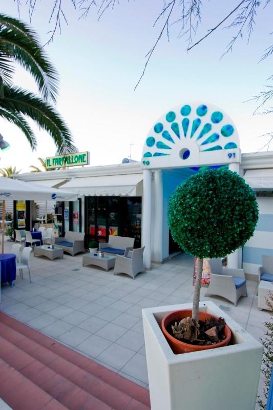 Hotel Mocambo piscina e spiaggia San Benedetto del Tronto Esterno foto