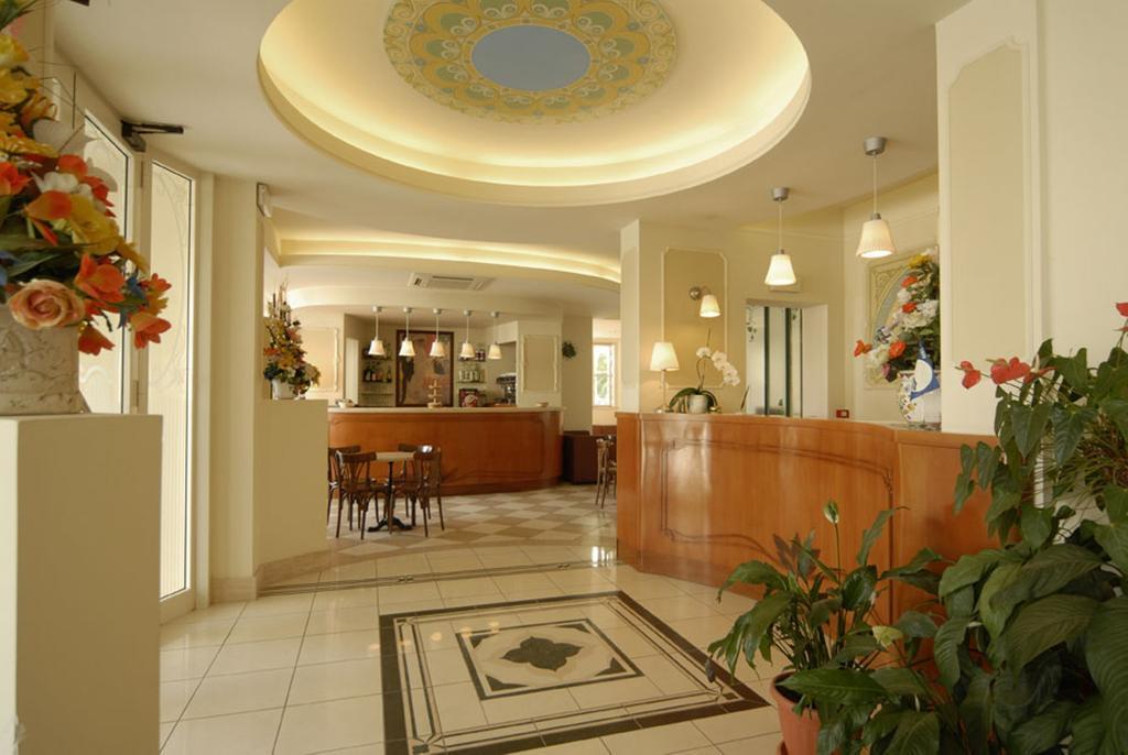 Hotel Mocambo piscina e spiaggia San Benedetto del Tronto Esterno foto
