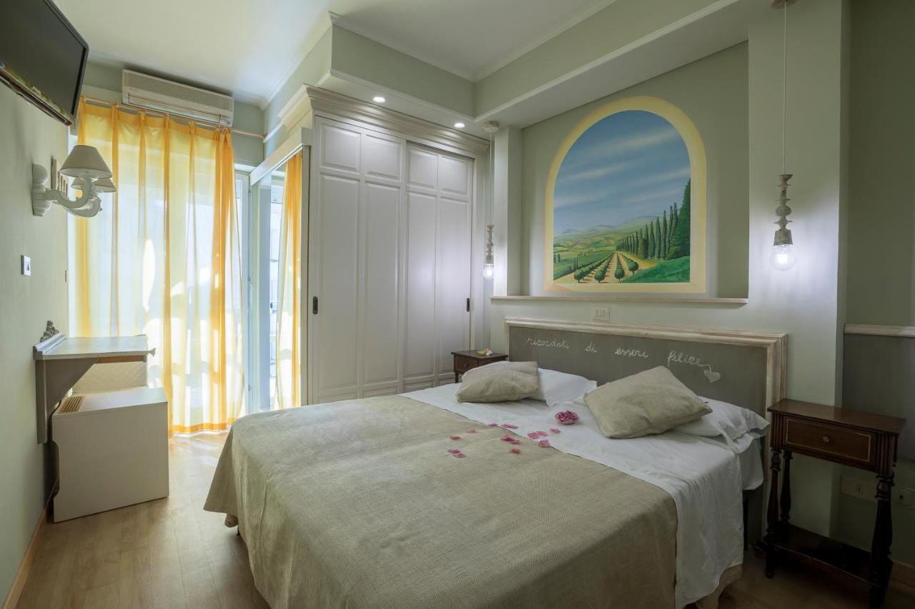Hotel Mocambo piscina e spiaggia San Benedetto del Tronto Esterno foto