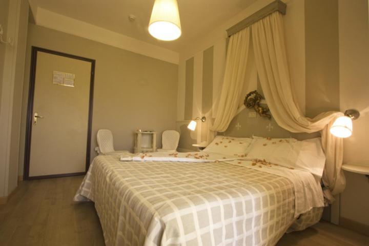 Hotel Mocambo piscina e spiaggia San Benedetto del Tronto Esterno foto